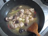 土豆香菇烧鸡块的做法