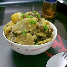 香芋土豆焖排骨的做法 香芋土豆焖排骨的做法