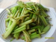 清炒芹菜的做法