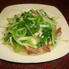 五花肉爆炒白菜心的做法
