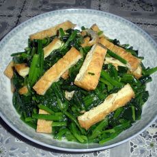炸豆腐炒菠菜的做法 炸豆腐炒菠菜的做法