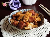 红烧肉烧腐竹的做法