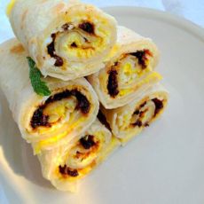 烙饼卷鸡蛋的做法 烙饼卷鸡蛋的做法