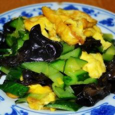 木耳鸡蛋炒黄瓜的做法