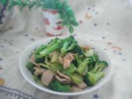 西兰花炒肉的做法