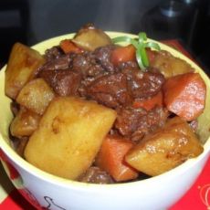 土豆炖牛腩的做法 土豆炖牛腩的做法