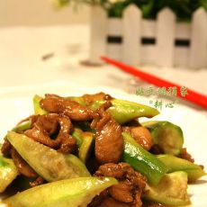 鸡腿肉炒丝瓜的做法 鸡腿肉炒丝瓜的做法