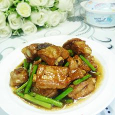 蒜薹烧排骨的做法 蒜薹烧排骨的做法