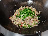 肉粒炒饭的做法