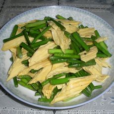 腐竹炒蒜苗的做法