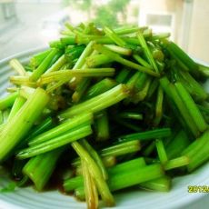 清炒芹菜的做法