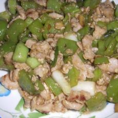 鸡丁烩青椒的做法 鸡丁烩青椒的做法