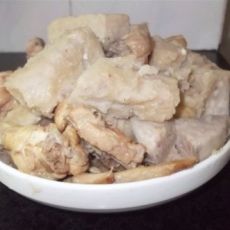芋头焖鸡的做法