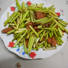 蒜台炒火腿的做法