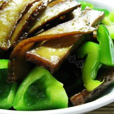 菜椒炒卤豆腐的做法