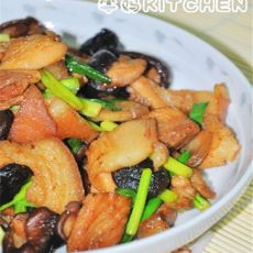 猪肉焖香菇的做法 猪肉焖香菇的做法