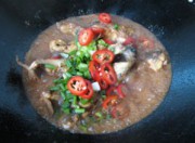 蒜子焖叉尾的做法