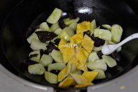 黄瓜炒黑木耳的做法
