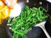 清炒菠菜梗的做法