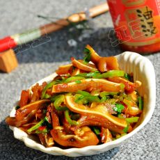辣椒爆猪耳的做法 辣椒爆猪耳的做法