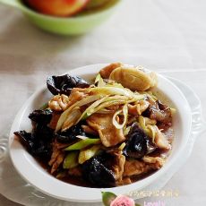 大葱木耳炒肉的做法 大葱木耳炒肉的做法
