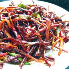 辣椒干煸干鱿鱼丝的做法 辣椒干煸干鱿鱼丝的做法
