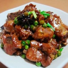 青豆焖排骨的做法 青豆焖排骨的做法