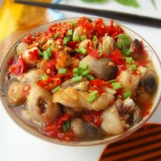 剁椒草菇蒸鸡腿的做法 剁椒草菇蒸鸡腿的做法