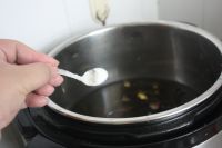 海带黄豆排骨汤的做法