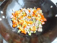 红椒毛豆炒肉的做法