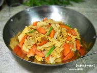 胡萝卜腐竹焖肉的做法