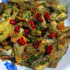酥脆干煸小小鱼的做法 酥脆干煸小小鱼的做法
