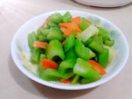 醋溜西芹的做法