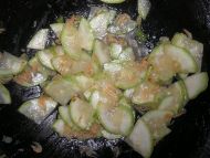 虾皮炒西葫芦的做法