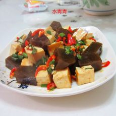 豆腐丁拌卤蹄冻的做法 豆腐丁拌卤蹄冻的做法