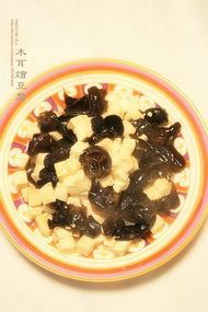 木耳烩豆腐的做法