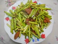 蒜台炒火腿的做法