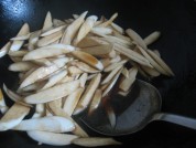 油闷茭白的做法