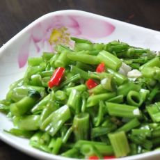 原创首发：清炒竹叶菜管的做法