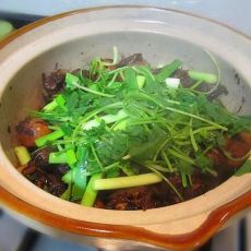 沙锅茨菇焖鹅的做法 沙锅茨菇焖鹅的做法