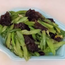 芹菜炒木耳的做法 芹菜炒木耳的做法