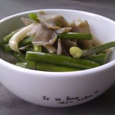 蒜苗蟹味菇的做法