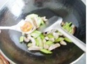 爆炒猪肚芹菜的做法