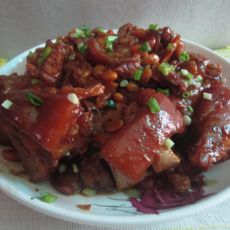 红焖猪脚黄豆的做法 红焖猪脚黄豆的做法