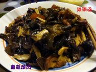 蘑菇烩肉的做法