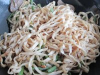 腊肠豇豆焖面的做法