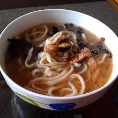 木耳肉丝汤面的做法 木耳肉丝汤面的做法