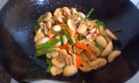 口蘑滑肉片的做法