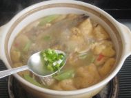 油豆腐小黄鱼煲的做法
