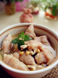 黄豆煲猪脚的做法